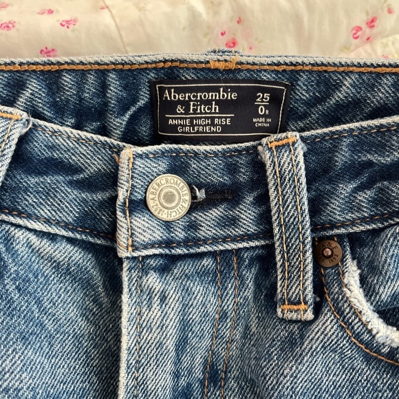 Abercrombie and Fitch Annie high rise girlfriend denim jeans - Picture 2 of 5